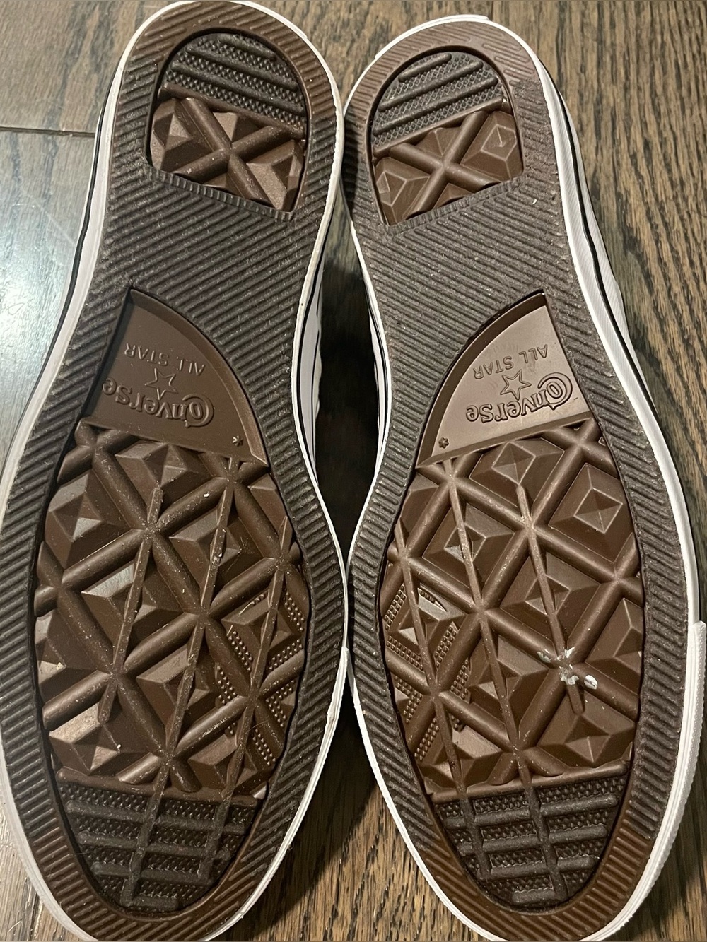 Converse Chuck Taylor Low Top Sneakers - Picture 9 of 10